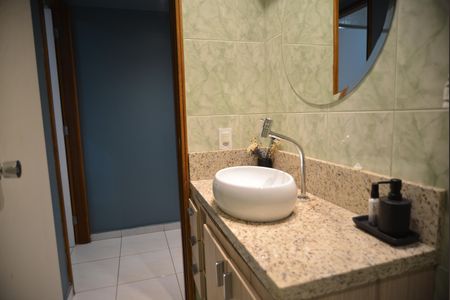 Apartamento à venda com 77m², 2 quartos e 1 vagaBanheiro Social