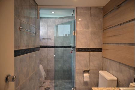 Apartamento à venda com 77m², 2 quartos e 1 vagaBanheiro Social