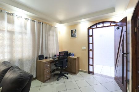 Casa à venda com 240m², 3 quartos e 3 vagas Casa à venda com 240m², 3 quartos e 3 vagasSala