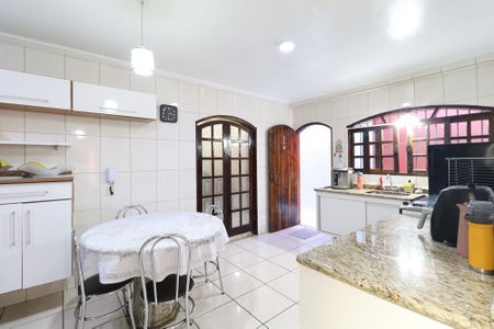 Casa à venda com 240m², 3 quartos e 3 vagas Casa à venda com 240m², 3 quartos e 3 vagasCozinha