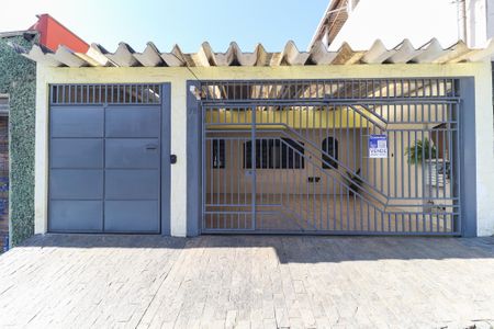 Casa à venda com 240m², 3 quartos e 3 vagas Casa à venda com 240m², 3 quartos e 3 vagasFachada