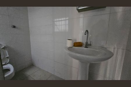 Banheiro de casa para alugar com 1 quarto, 60m² em Penha de França, São Paulo