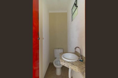 Casa de condomínio para alugar com 112m², 2 quartos e 2 vagasBanheiro de serviço