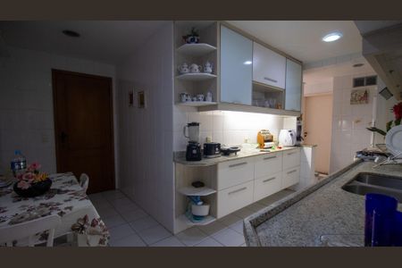 Apartamento à venda com 340m², 4 quartos e 3 vagasCozinha e Área de Serviço