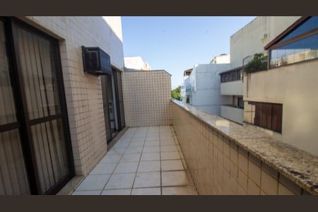 Apartamento à venda com 340m², 4 quartos e 3 vagasSacada da Suíte 1