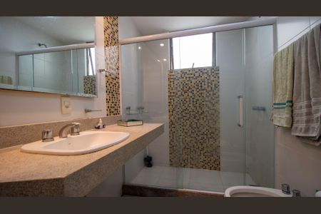 Apartamento à venda com 340m², 4 quartos e 3 vagasBanheiro Social 2