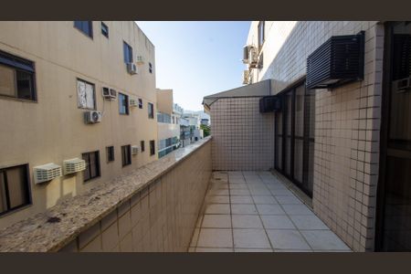 Apartamento à venda com 340m², 4 quartos e 3 vagasSacada da Suíte 1