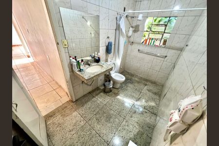 Casa à venda com 600m², 3 quartos e 3 vagasBanheiro Social