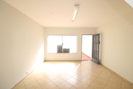 Casa à venda com 0m², 2 quartos e 2 vagasSala