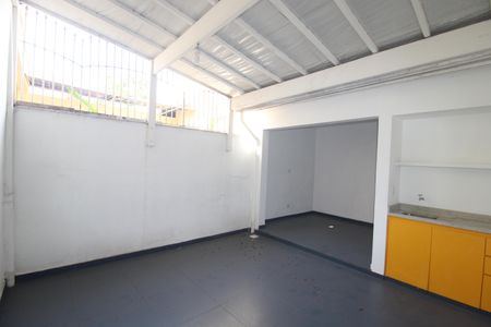 Casa à venda com 0m², 2 quartos e 2 vagasÁrea de Serviço