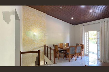 Casa à venda com 230m², 3 quartos e 2 vagas