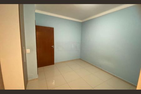 Casa à venda com 230m², 3 quartos e 2 vagas