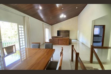 Casa à venda com 230m², 3 quartos e 2 vagas