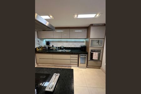 Casa à venda com 370m², 6 quartos e 2 vagas