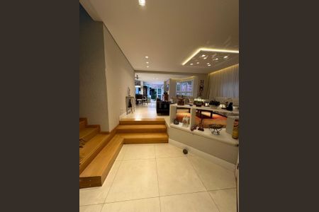 Casa à venda com 370m², 6 quartos e 2 vagas