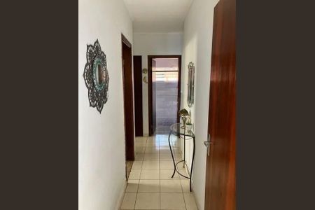Casa à venda com 220m², 4 quartos e 2 vagas