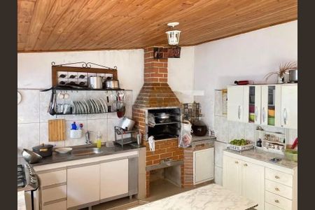 Casa à venda com 220m², 4 quartos e 2 vagas