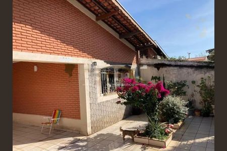 Casa à venda com 220m², 4 quartos e 2 vagas