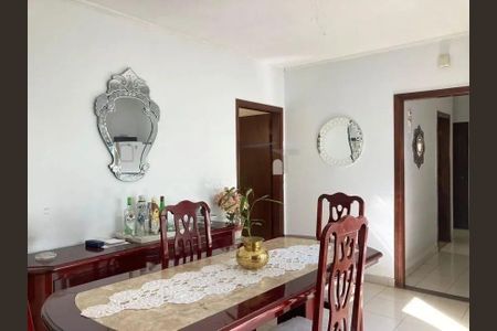 Casa à venda com 220m², 4 quartos e 2 vagas