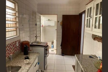 Casa à venda com 220m², 4 quartos e 2 vagas