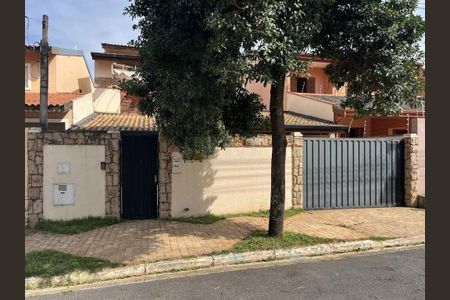 Casa à venda com 220m², 3 quartos e sem vaga