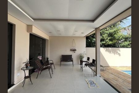 Casa à venda com 220m², 3 quartos e sem vaga