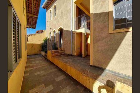 Casa à venda com 208m², 3 quartos e 2 vagas