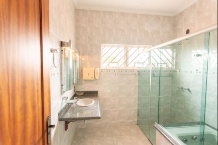 Casa à venda com 312m², 4 quartos e 4 vagasBanheiro Social