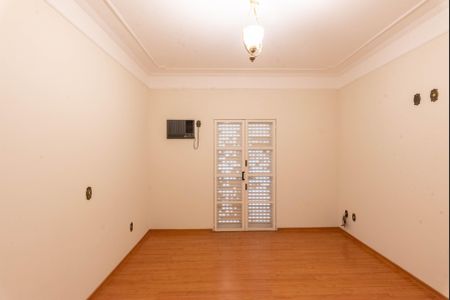 Casa à venda com 312m², 4 quartos e 4 vagasSuíte