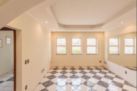 Casa à venda com 312m², 4 quartos e 4 vagasSala