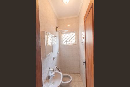 Casa à venda com 312m², 4 quartos e 4 vagasCasa 2- Banheiro