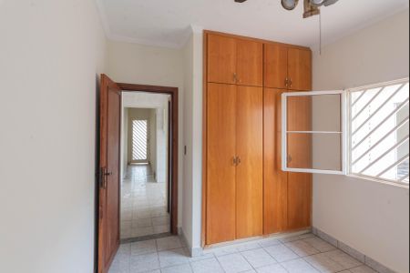 Casa à venda com 312m², 4 quartos e 4 vagasCasa 2-Quarto