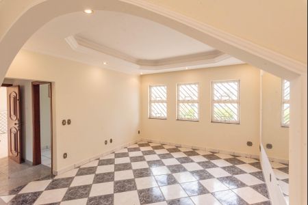 Casa à venda com 312m², 4 quartos e 4 vagasSala