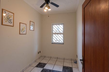 Casa à venda com 312m², 4 quartos e 4 vagasEscritório