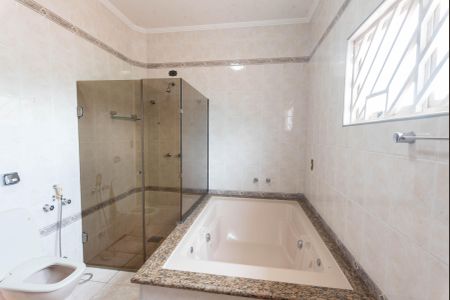 Casa à venda com 312m², 4 quartos e 4 vagasBanheiro da Suíte