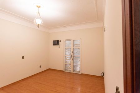 Casa à venda com 312m², 4 quartos e 4 vagasSuíte