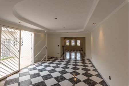 Casa à venda com 312m², 4 quartos e 4 vagasSala