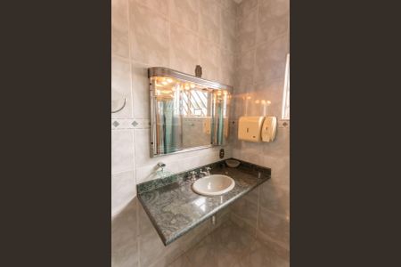 Casa à venda com 312m², 4 quartos e 4 vagasBanheiro Social