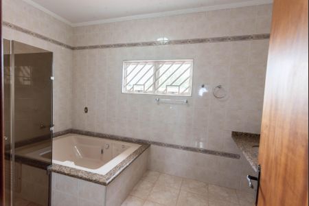 Casa à venda com 312m², 4 quartos e 4 vagasBanheiro da Suíte