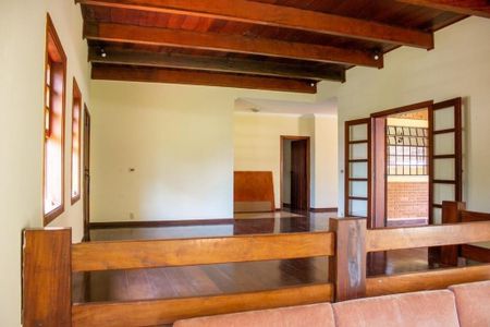 Casa à venda com 488m², 4 quartos e 6 vagas
