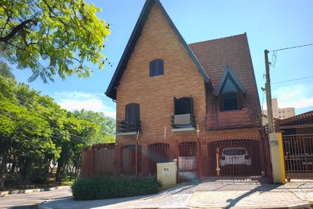 Casa à venda com 366m², 4 quartos e 4 vagasFachada