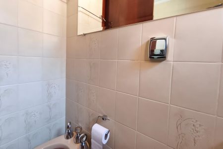 Casa à venda com 366m², 4 quartos e 4 vagasBanheiro Social
