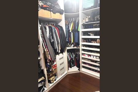 Casa à venda com 366m², 4 quartos e 4 vagas