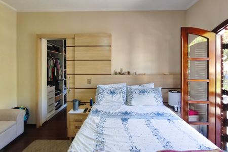 Casa à venda com 366m², 4 quartos e 4 vagasSuíte