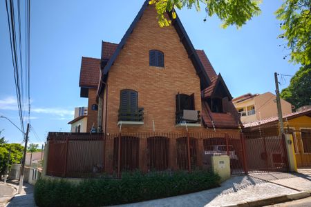 Casa à venda com 366m², 4 quartos e 4 vagasFachada