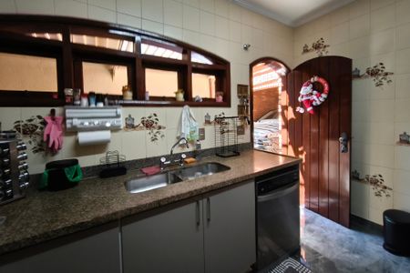 Casa à venda com 366m², 4 quartos e 4 vagasCozinha