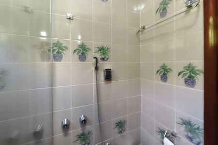 Casa à venda com 366m², 4 quartos e 4 vagasBanheiro Suíte 2