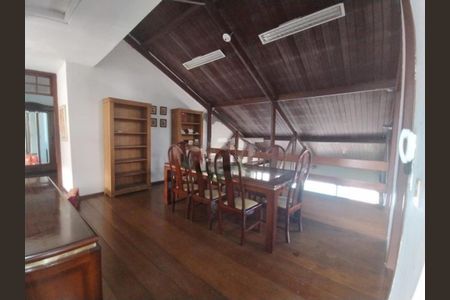 Casa à venda com 4 quartos, 430m² em Vila Brandina, Campinas