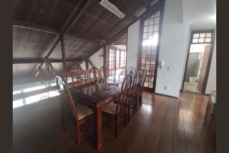 Casa à venda com 4 quartos, 430m² em Vila Brandina, Campinas
