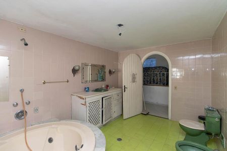 Casa para alugar com 384m², 4 quartos e 2 vagasBanheiro